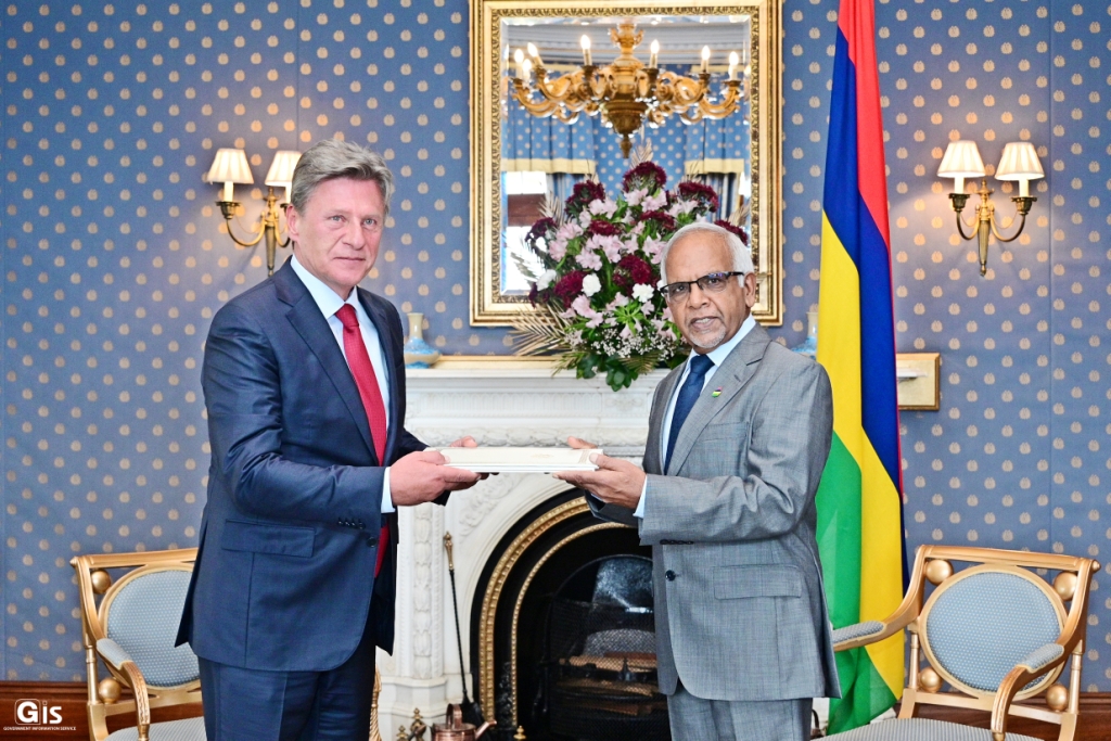 Ambassador of Georgia presents Credentials to President Gokhool