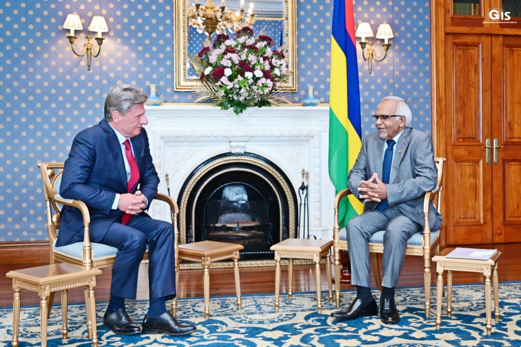 Ambassador of Georgia presents Credentials to President Gokhool
