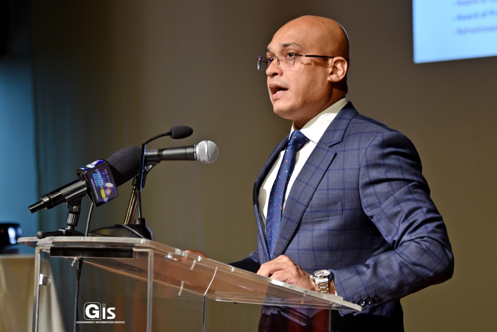 MITD Graduates: Minister Callichurn launches ‘Maintenance Pro App’