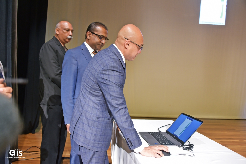 MITD Graduates: Minister Callichurn launches ‘Maintenance Pro App’