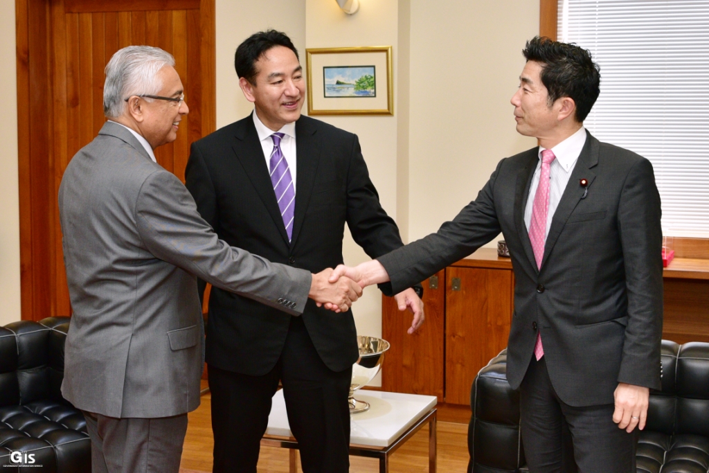 Members of the House of Representatives of Japan meet Prime Minister to ...