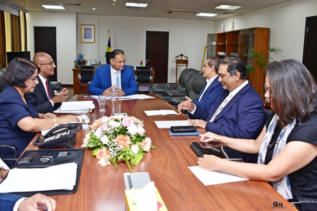 Minister Ameer Meea meets CEO of Business Mauritius