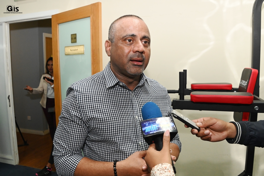 Minister Hurreeram inaugurates gym for staff of the National ...